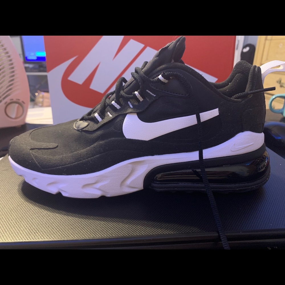 AIR270 React nikes